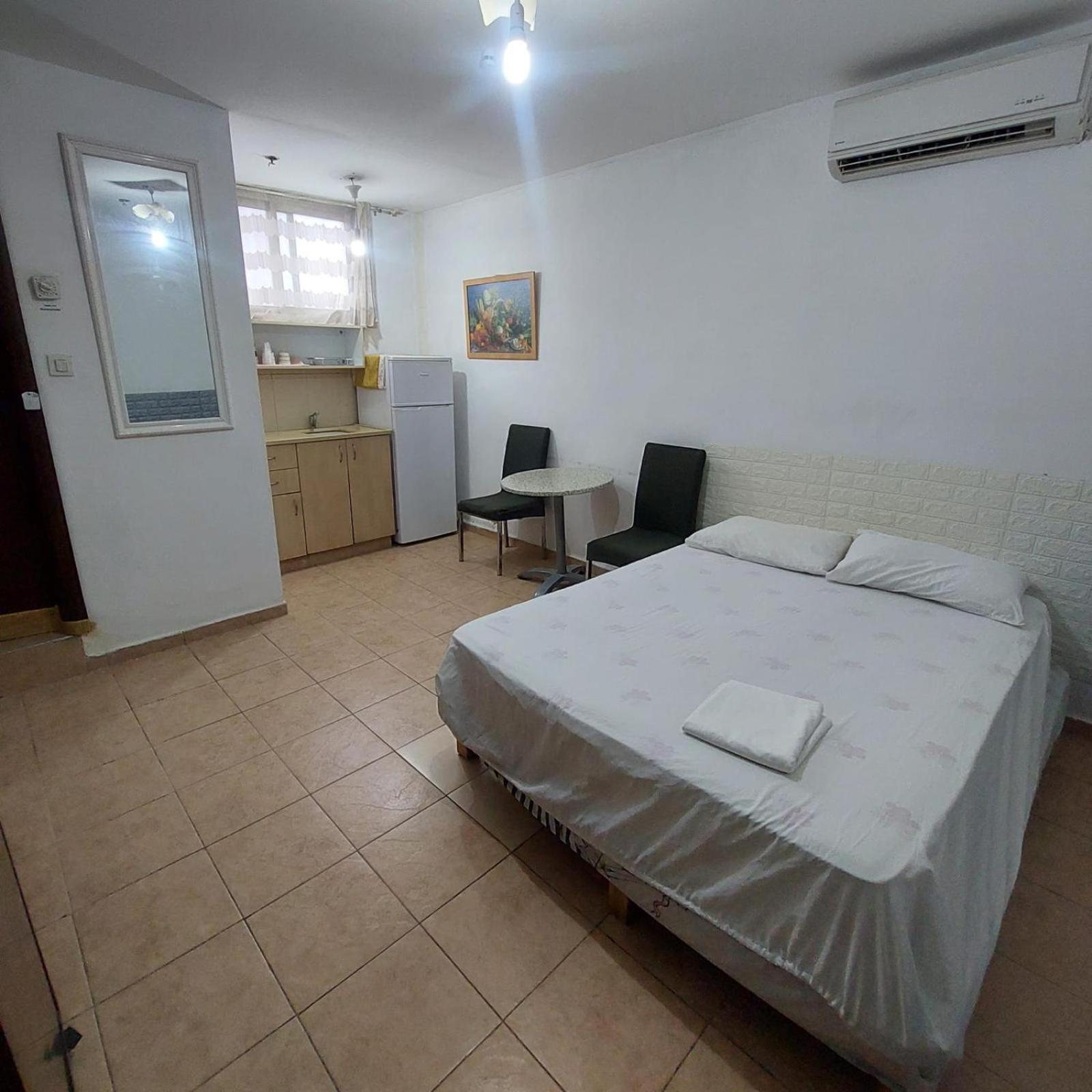 Star Guest- House Hotel Or Yehuda Kültér fotó