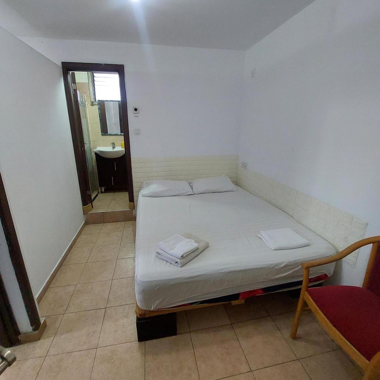 Star Guest- House Hotel Or Yehuda Kültér fotó