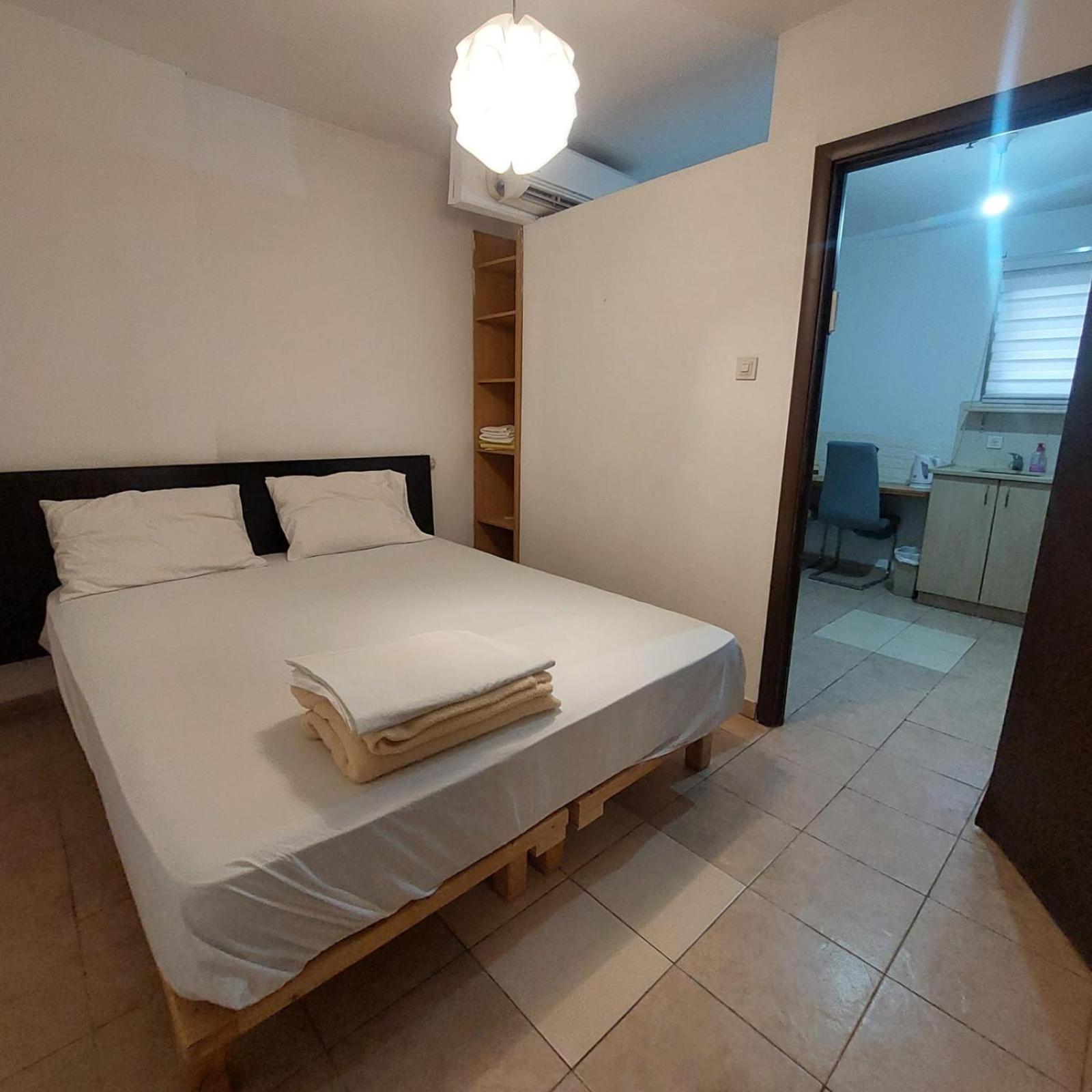 Star Guest- House Hotel Or Yehuda Kültér fotó